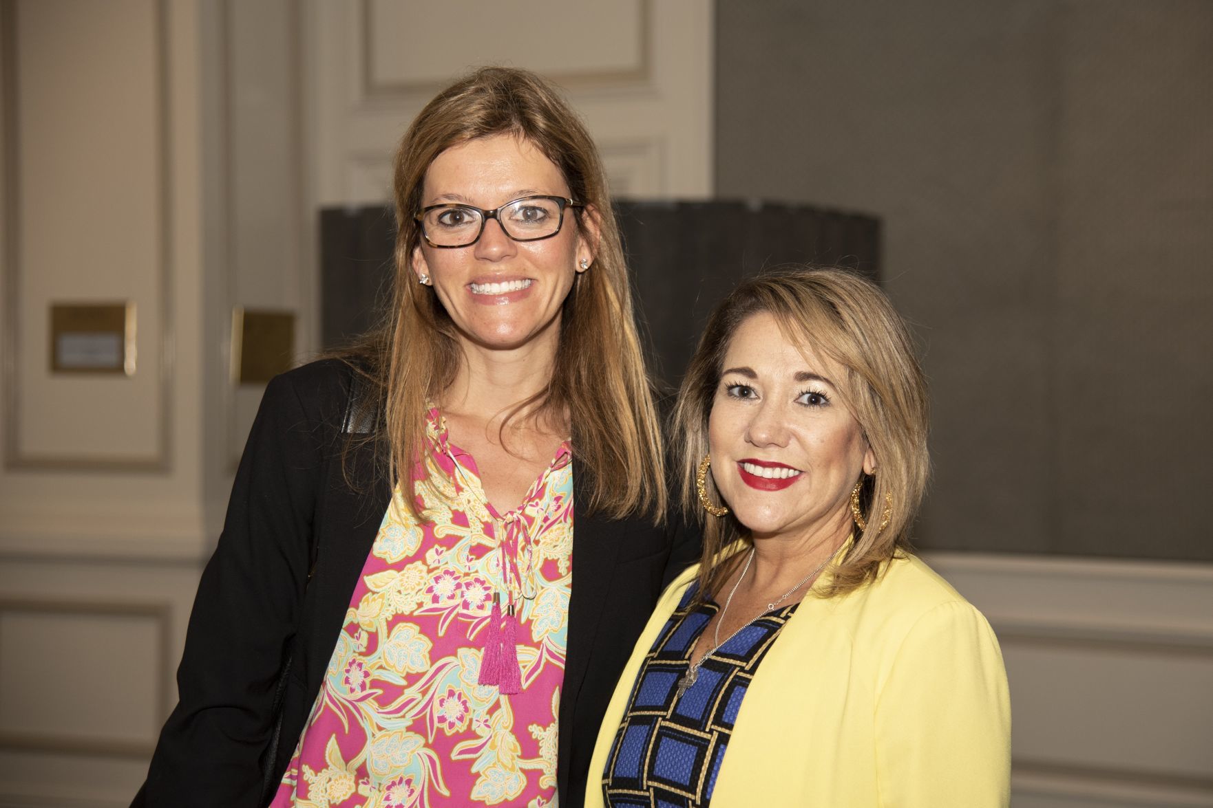 Lindsay Robertson, Tricia Belz